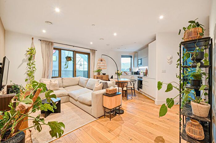 2 Bedroom Flat For Sale In Capital Interchange Way, Brentford, TW8