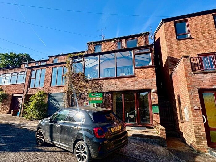 4 Bedroom Detached House For Sale In River View Court, Cardiff, CF5