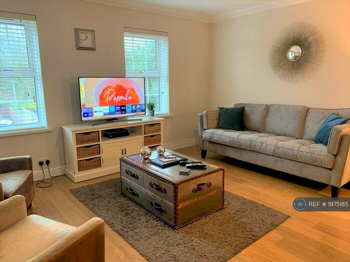 2 Bedroom Flat To Rent In Camperdown House, Windsor, SL4