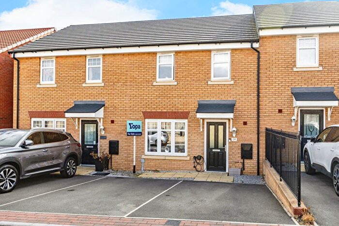 3 Bedroom Terraced House For Sale In Francis View, Huddersfield, HD2