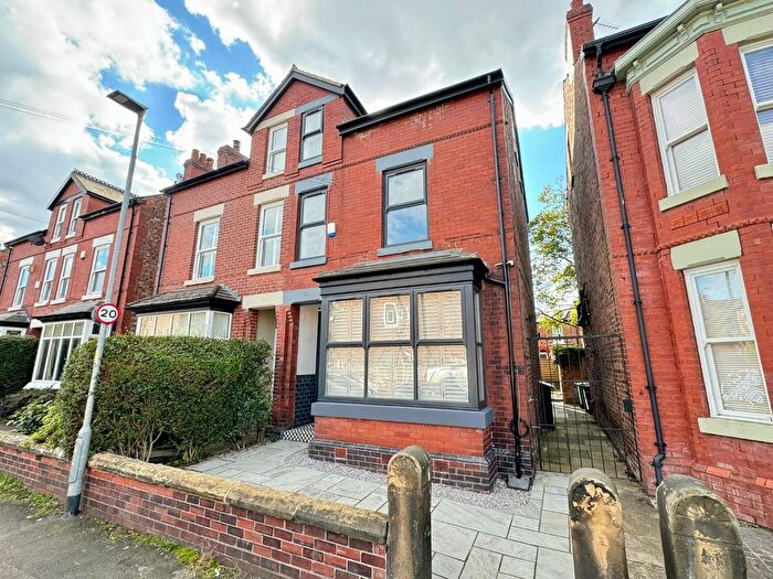 6 Bedroom Semi-Detached House For Sale In Brundretts Road, Chorlton, M21