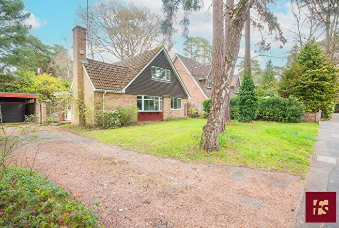 4 Bedroom Detached House For Sale In Linkway, Crowthorne, RG45