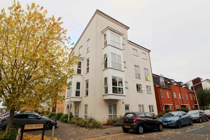 2 Bedroom Flat To Rent In Gweal Avenue, Reading, RG2