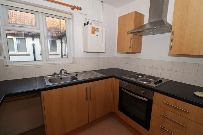 2 Bedroom Flat For Sale In Cooden Sea Road, Bexhill-On-Sea, TN39