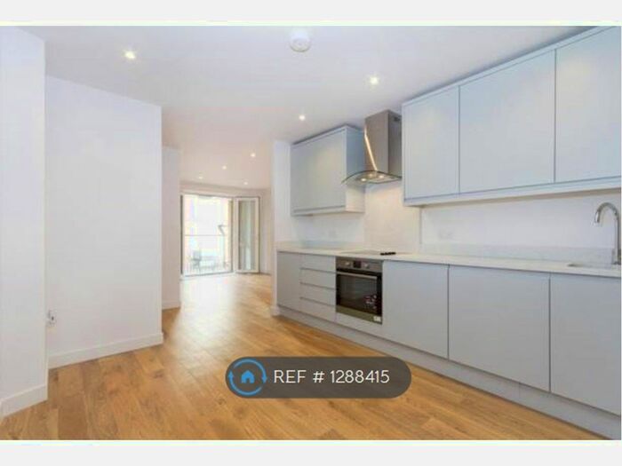 1 Bedroom Flat To Rent In Knights Hill, London SE27