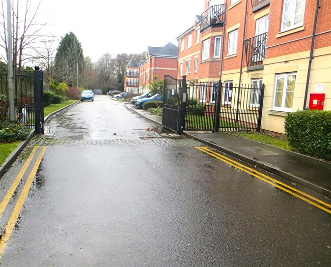 2 Bedroom Flat For Sale In Collingtree Court, Solihull, B92