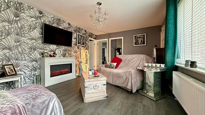 3 Bedroom Bungalow For Sale In Bro Enddwyn, Dyffryn Ardudwy, LL44