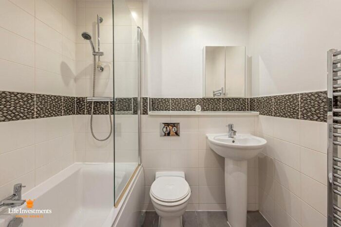 2 Bedroom Coach House To Rent In Lower Lodge Avenue, Rugby, Warwickshire, CV21