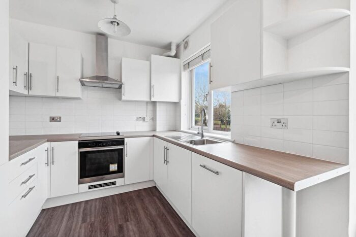 2 Bedroom Flat To Rent In Burntwood Lane, Wandsworth, SW17