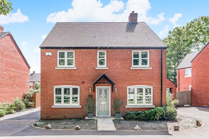 4 Bedroom Detached House To Rent In Bismore Road, Banbury, Oxon, OX16