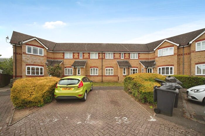 1 Bedroom Flat For Sale In Larkspur Gardens, Luton, LU4