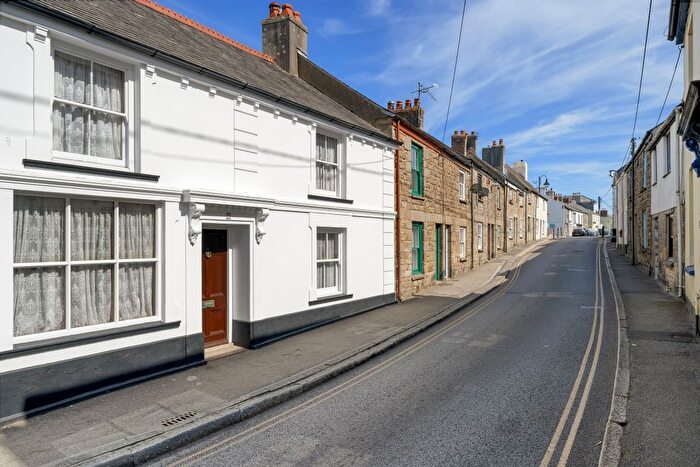 3 Bedroom Terraced House To Rent In West Street, Penryn, TR10