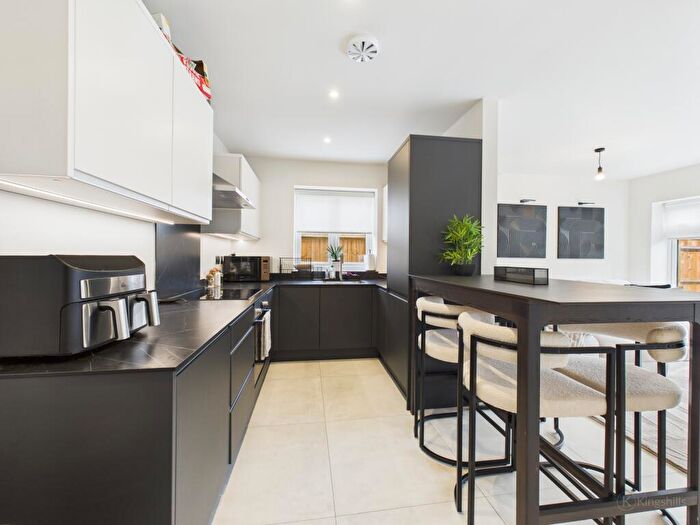 2 Bedroom Flat To Rent In Chapel Lane, High Wycombe, Buckinghamshire, HP12