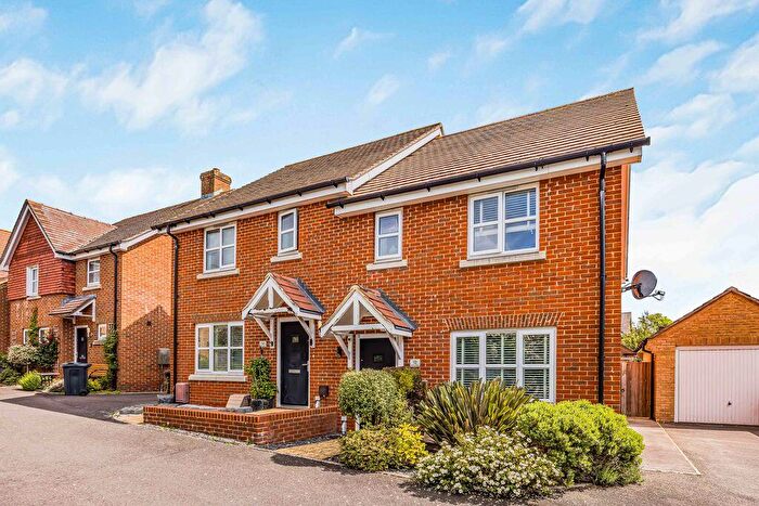 3 Bedroom Semi-Detached House For Sale In Roedeer Close, Emsworth, PO10