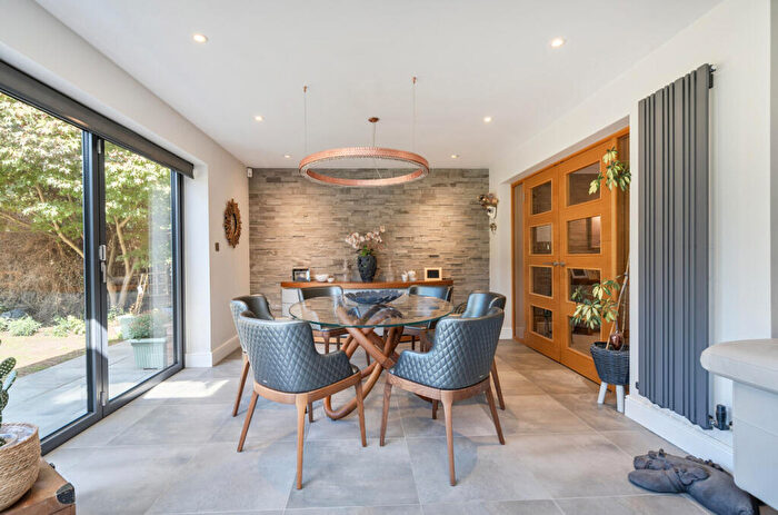 5 Bedroom Detached House For Sale In Waterperry Lane, Chobham, Woking, GU24