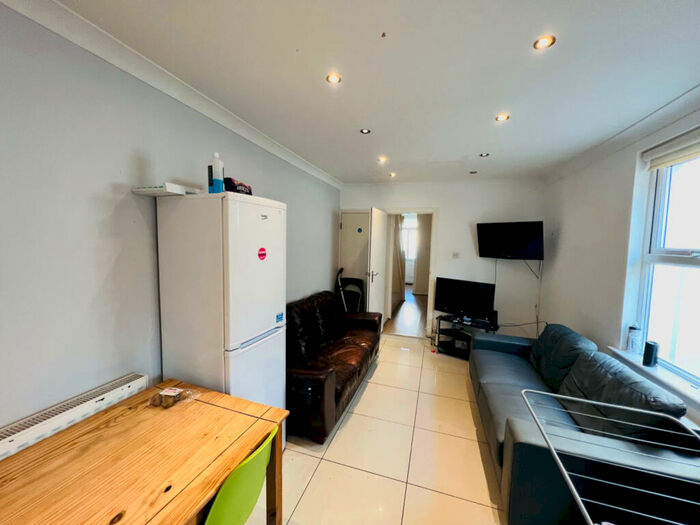 5 Bedroom Terraced House To Rent In Moy Road, Cardiff, CF24