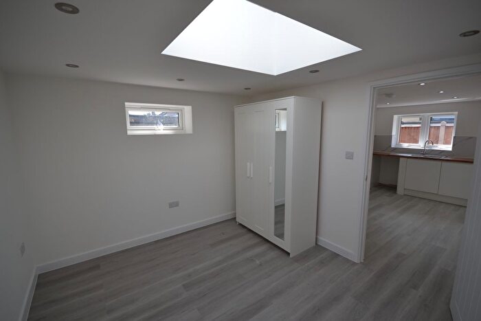 2 Bedroom Flat To Rent In Airthrie Road, Ilford, IG3