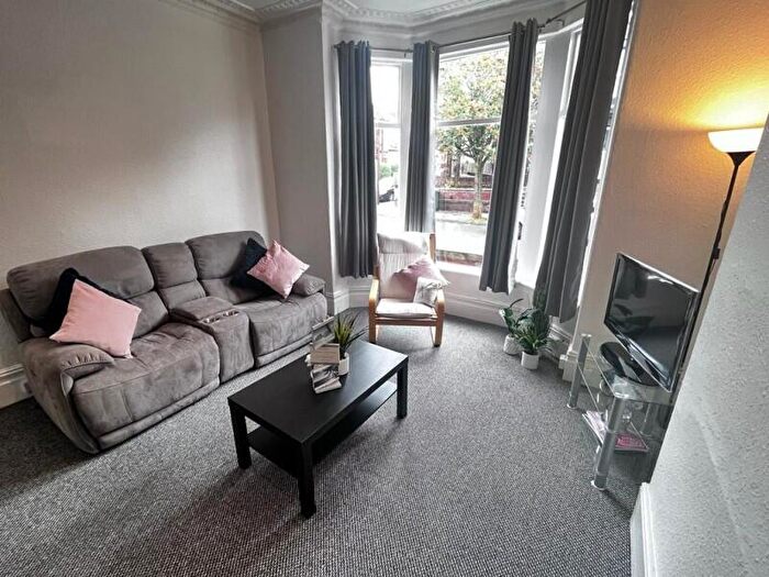 1 Bedroom Flat To Rent In A Brentwood Grove, LS12