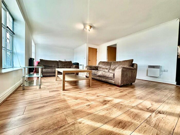 3 Bedroom Apartment To Rent In The Bookbinders, LS2