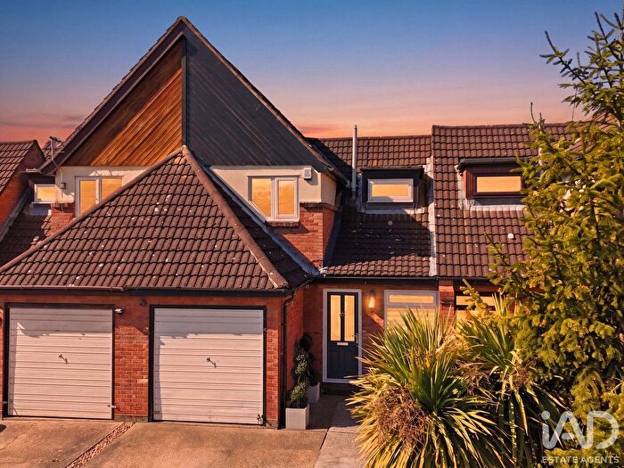 3 Bedroom Terraced House For Sale In Longborough Close, Basildon, SS13