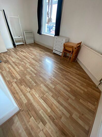 Studio To Rent In Kilburn High Road, London, NW6