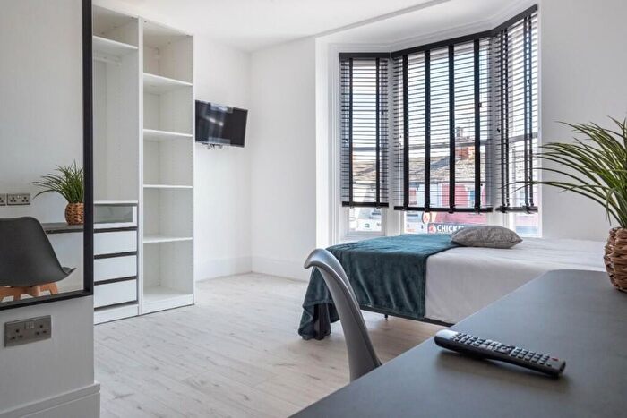 8 Bedroom Semi-Detached House To Rent In Monks Road, Lincoln, LN2