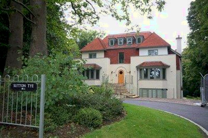 2 Bedroom Flat To Rent In Sutton Tye, Oathall Road, RH16