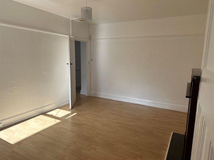 2 Bedroom Property To Rent In Simonside Terrace, Heaton, Newcastle Upon Tyne, NE6
