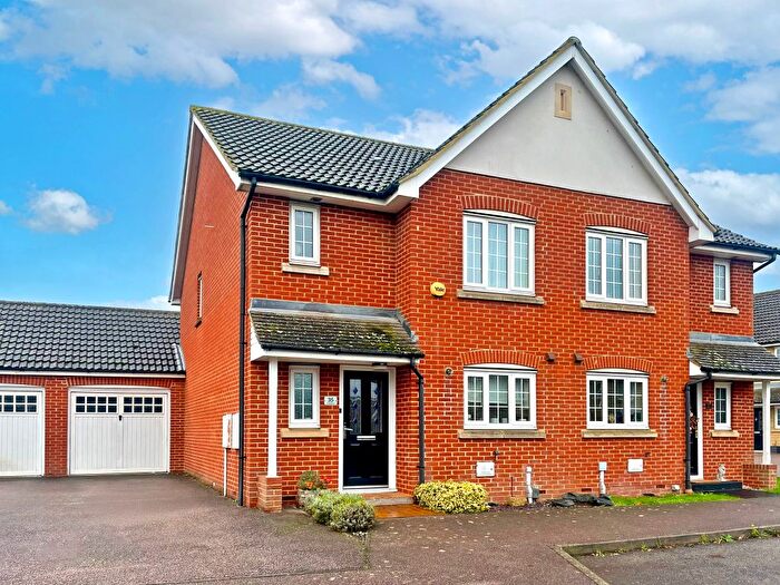 3 Bedroom Semi Detached House For Sale In Tansey End, Biggleswade, SG18