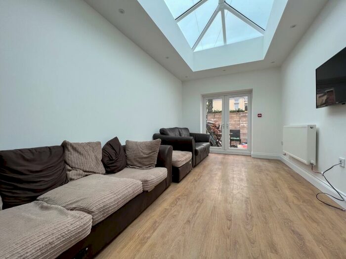 9 Bedroom Terraced House To Rent In Ruthin Gardens, Cathays, CF24