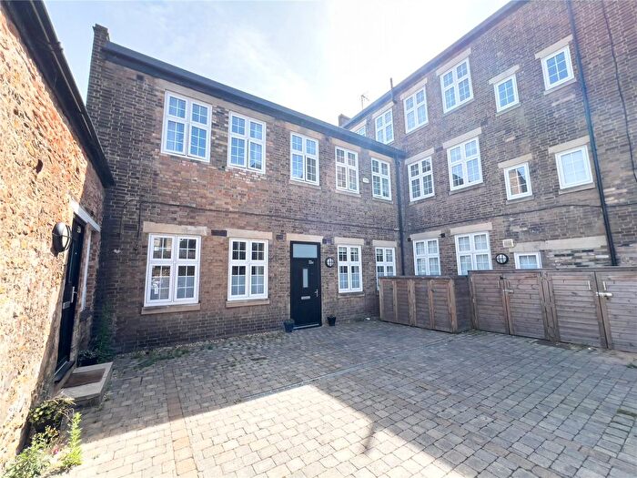 1 Bedroom Maisonette To Rent In Priestgate, Peterborough, Cambridgeshire, PE1