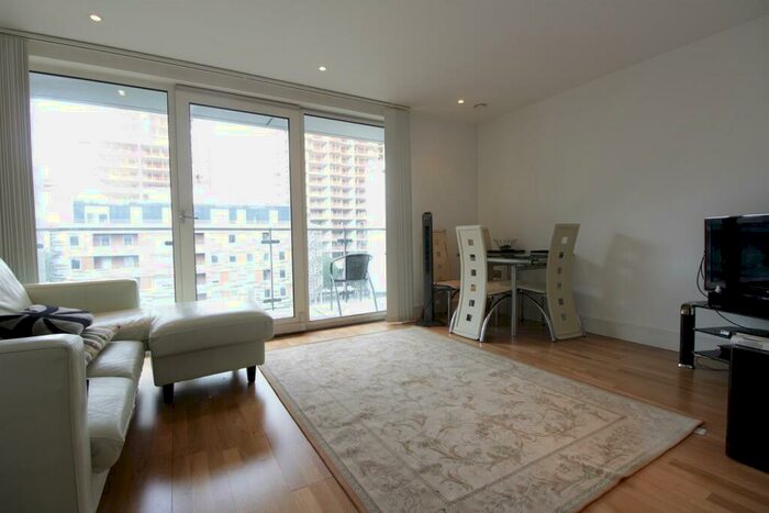 Flat To Rent In Indescon Court, South Quay, E14