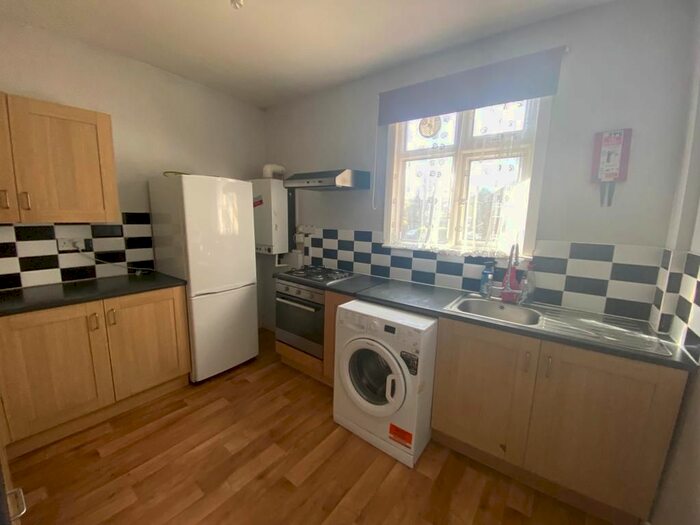 2 Bedroom Flat To Rent In Green Lanes, London, N21