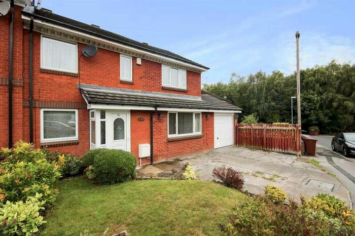 4 Bedroom Semi-Detached House To Rent In Kingfisher Way, Alwoodley, Leeds, LS17