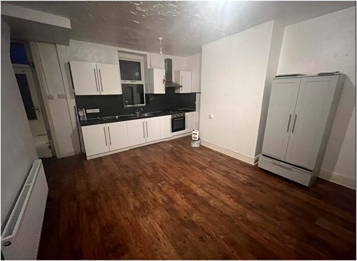 2 Bedroom Terraced House To Rent In Bradford Road, Huddersfield, HD2