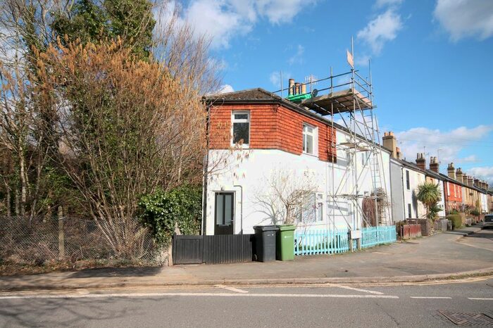 2 Bedroom Flat To Rent In Leslie Road, Dorking, RH4