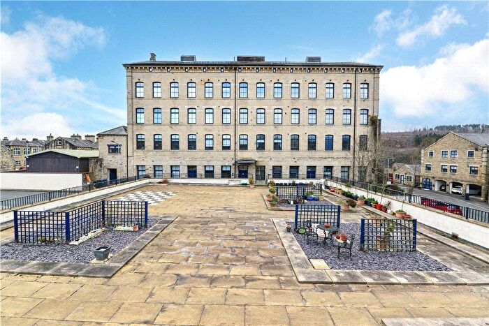 2 Bedroom Flat For Sale In The Locks, Bingley, West Yorkshire, BD16