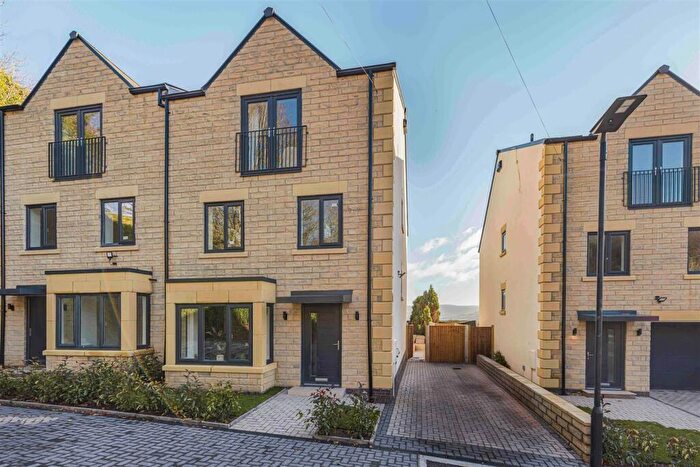 4 Bedroom Semi-Detached House For Sale In Roe Cross Road, Mottram, SK14