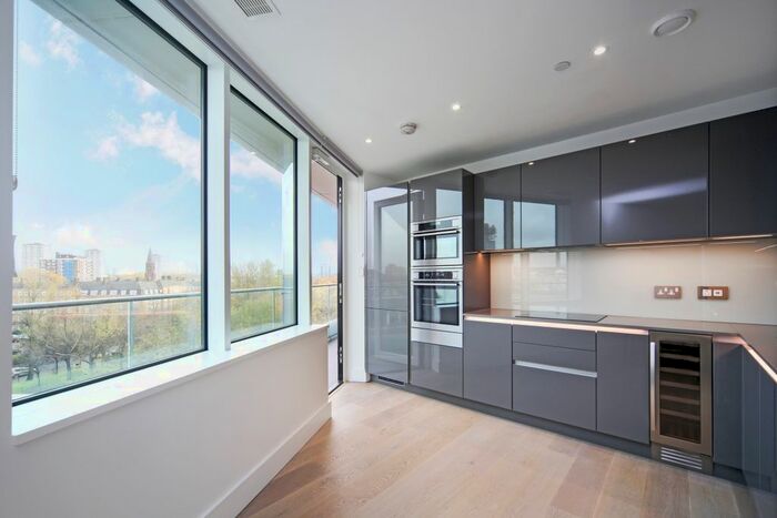 2 Bedroom Flat To Rent In Lombard Road, London, SW11