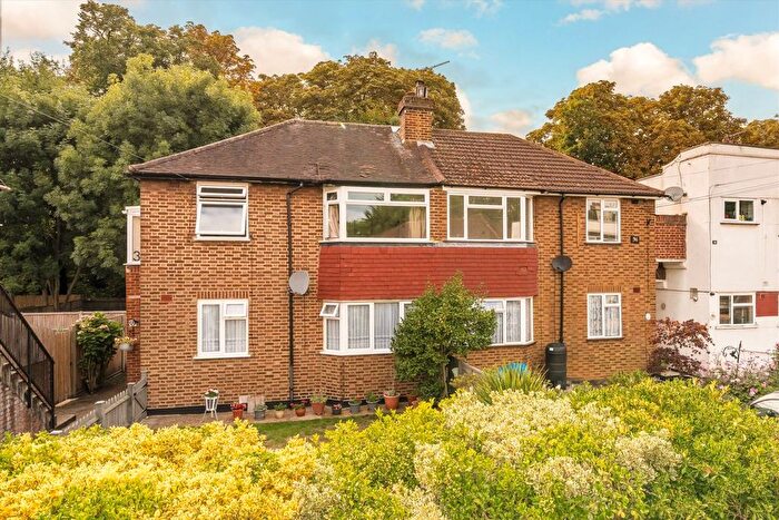 2 Bedroom Maisonette To Rent In Deer Park Gardens, Morden, CR4