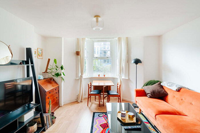 1 Bedroom Flat For Sale In Kensal Road, Victoria Park, Bristol, BS3