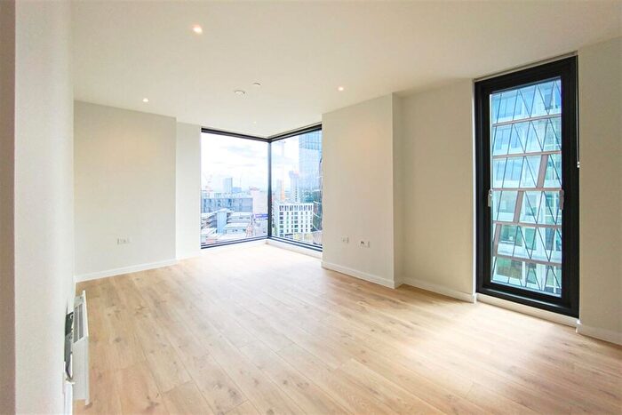 2 Bedroom Apartment To Rent In The Gate, Meadowside, M4