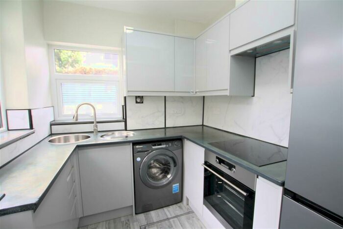 3 Bedroom House To Rent In Whitehawk Road, Brighton, BN2