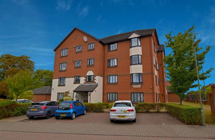 2 Bedroom Flat To Rent In St. Annes Mount, Redhill, RH1