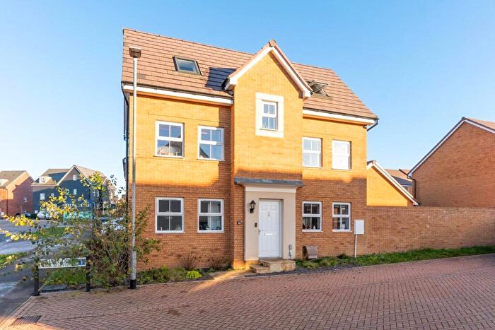 4 Bedroom Detached House For Sale In Wallis Drive, Leighton Buzzard, LU7