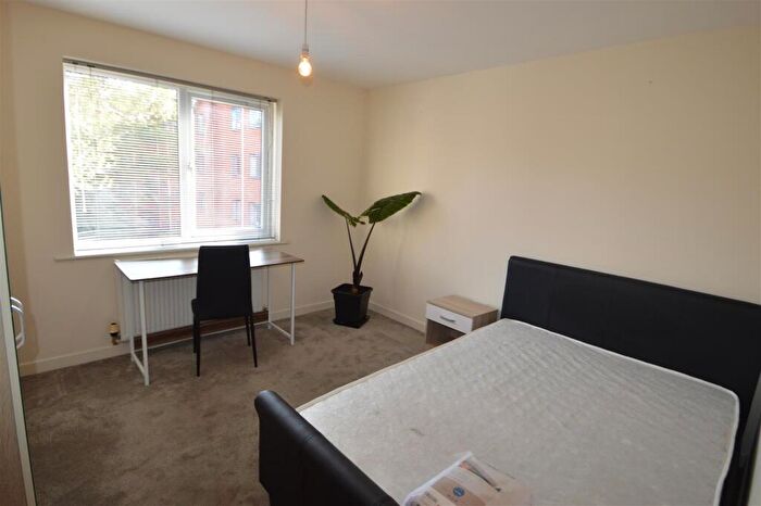 2 Bedroom Flat To Rent In Newbold Walk, Manchester, M15