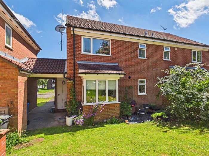 1 Bedroom Terraced House For Sale In Brambleside Court, Kettering, Northamptonshire, NN16