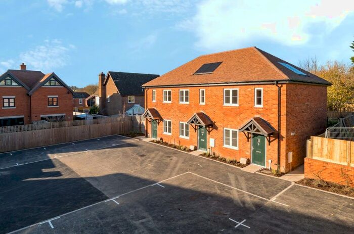 2 Bedroom End Of Terrace House To Rent In Prospect Place, Prospect Road, Alresford, Hampshire, SO24