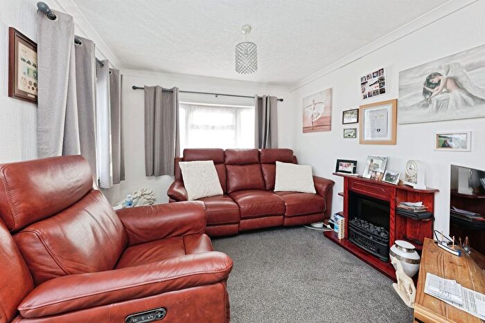 1 Bedroom Mobile/park Home For Sale In Shalloak Road, Broad Oak, Canterbury, CT2