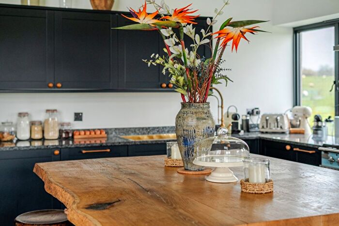 3 Bedroom Flat To Rent In Bristol Road, Cam, Dursley, GL11